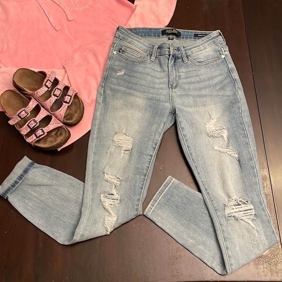 Judy Blue Denim - 💲limited price drop💲Judy Blue Distressed skinny jeans